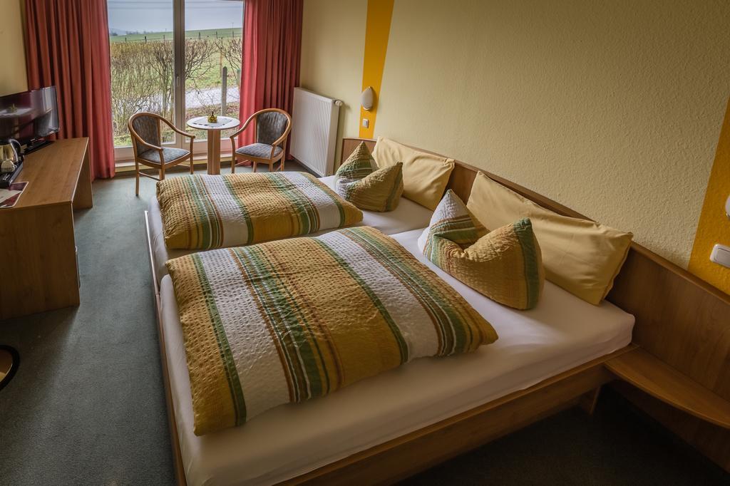 Hotel-Pension Am Rosarium Sangerhausen Habitación foto